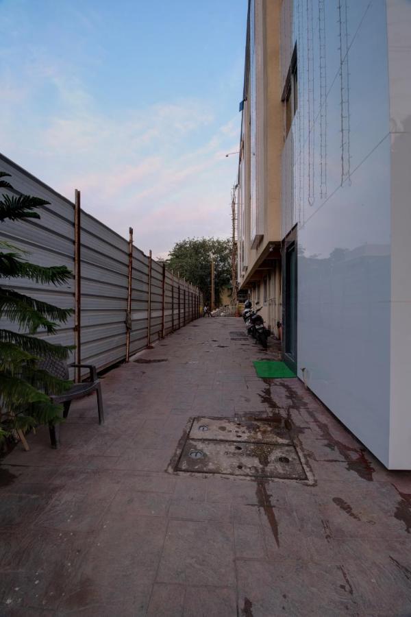 נאווי מומבאי Hotel Mourya Residency מראה חיצוני תמונה